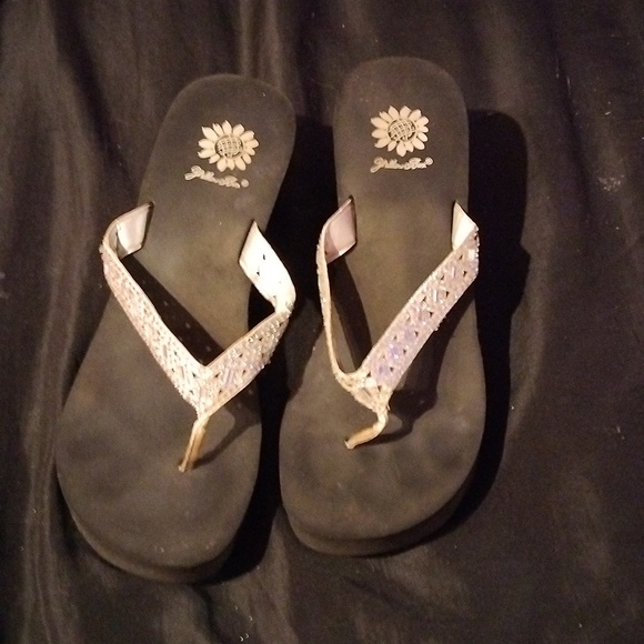 Sandals - Picture 1 of 4